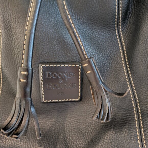 Dooney & Bourke black pebbled leather drawtring bucket bag -Excellent Condition - Picture 2 of 10